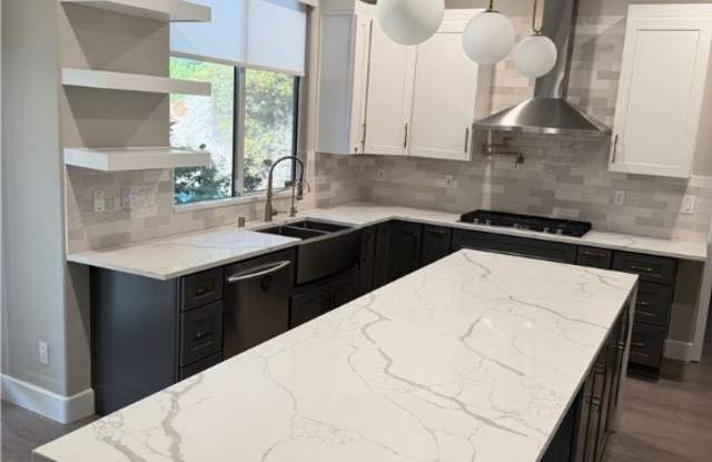 2133 HILLSGATE Street