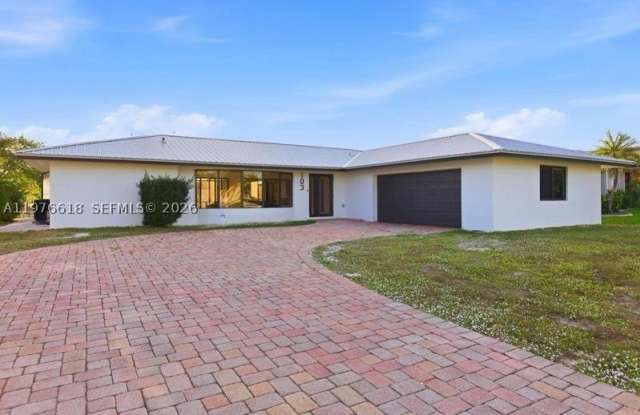 103 Tropicana Dr