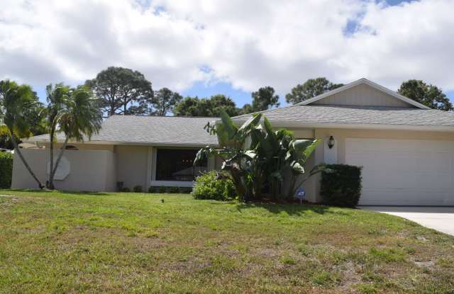 Centrally located 3 bedroom 2 bath home with in a nice tropical setting - 742 Southeast Starflower Avenue, Port St. Lucie, FL 34983