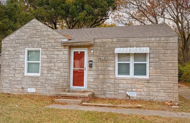 Photo of 517 E Rickenbacker Dr