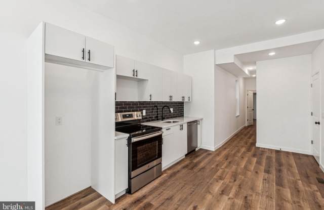 1125 W CUMBERLAND Street unit: 2