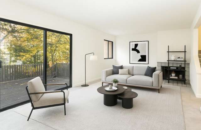 2634 Traver Boulevard