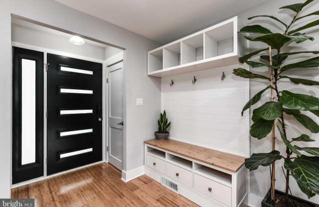 2432 S CULPEPER Street