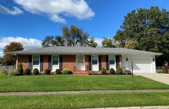 121 Georgia St - 121 Georgia Street, Versailles, KY 40383