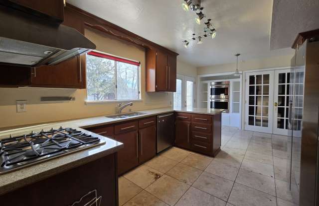 102 La Placita Cir