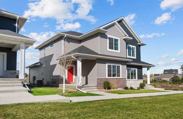 Spacious New Built, Great Location!