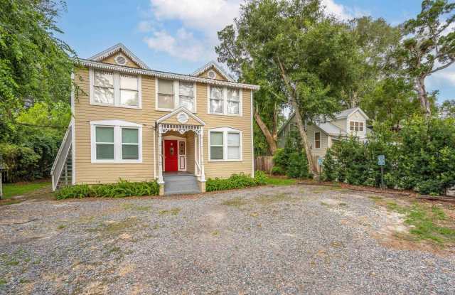 25 Desoto Pl
