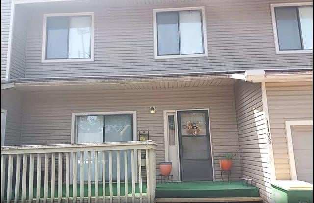 1108 North Oaks Lane