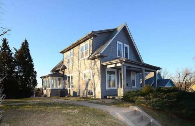 Beautiful 5 Bedroom Home!