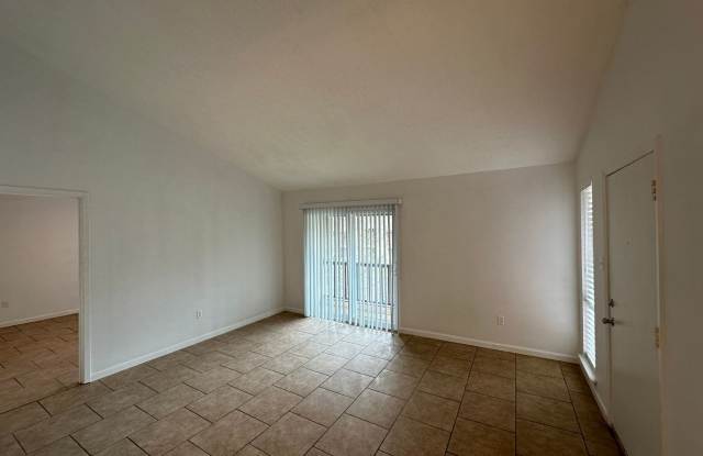 Condominium in Greenbrier! Near University of Memphis! Available Now!