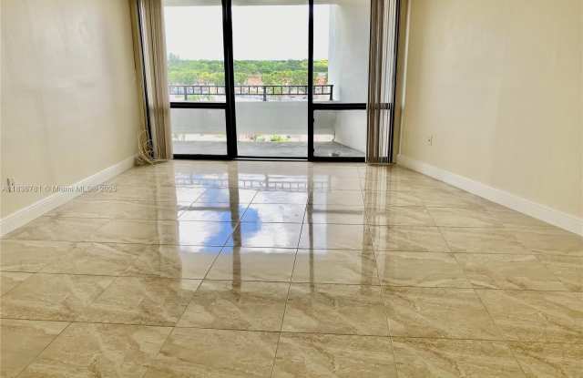 13951 Kendale Lakes Cir