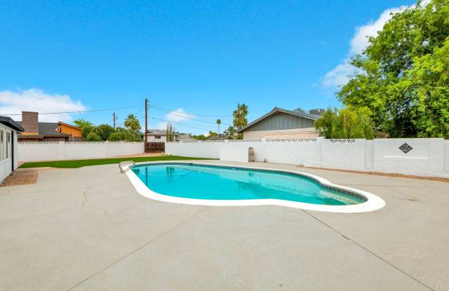 Great 6 Bedroom home near ASU with large BASEMENT