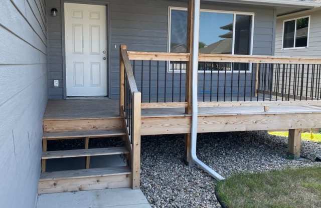 4 bed 3 bath Townhome For Rent!