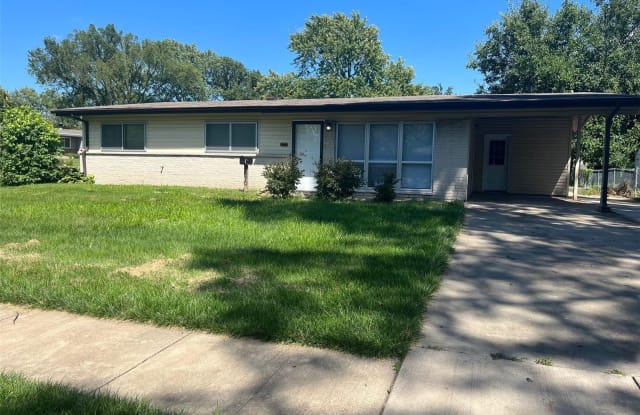 1970 Thunderbird Avenue - 1970 Thunderbird Avenue, Florissant, MO 63033