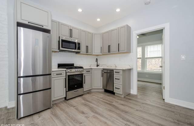 Photo of 1059 W Glenlake Ave