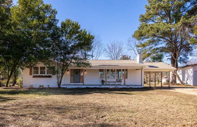 Close to downtown Athens! Beautifully renovated home with charm!