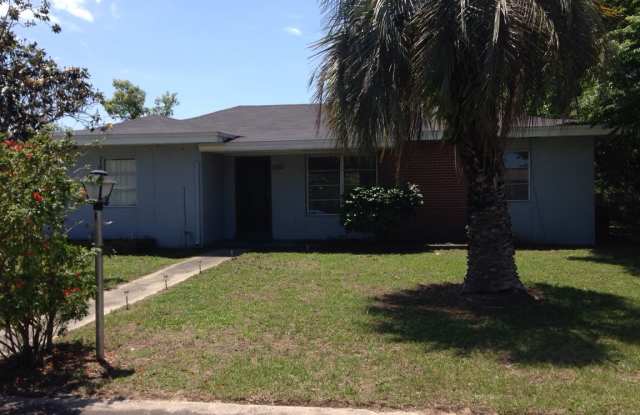 3 Bed 2 Bath Home | Pet Friendly | Washer Dryer Hook Ups | Section 8 Welcome