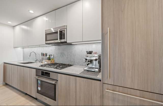 155 Bay St Unit 2706