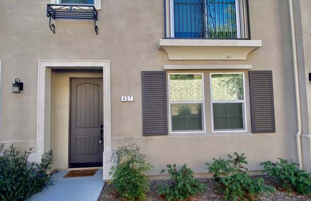 Photo of Camarillo - Three bedroom, three bath condo in Teso Robles