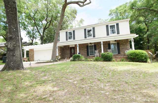 574 NE L Ombre Circle