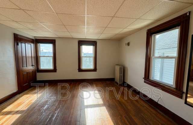 221 3rd Street - 1 Upstairs Right