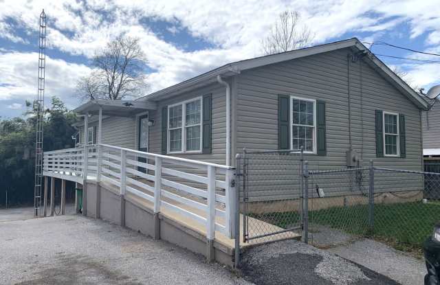 MOVE IN READY, APPLY NOW!!