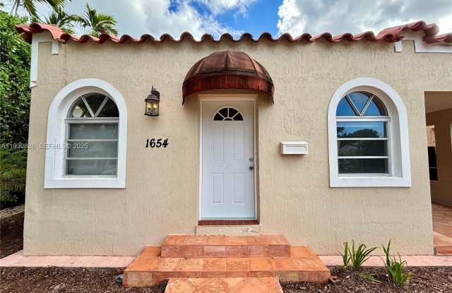 1654 SW 14th Ter