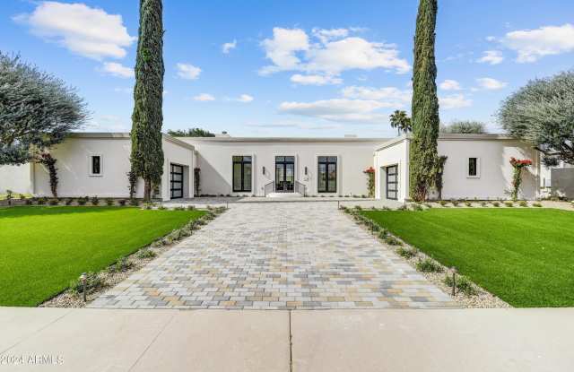 8217 E Del Cadena Drive