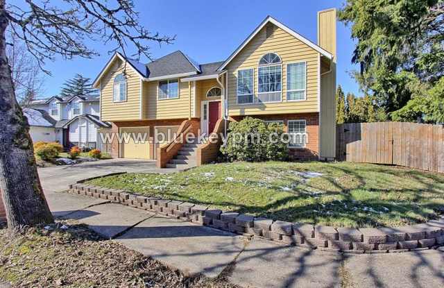 3 Bed, 2.5 Baths Home with Family Room and Office in Mt. Vista