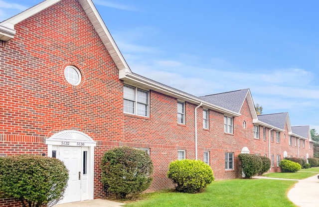 Photo of Turnberry Square