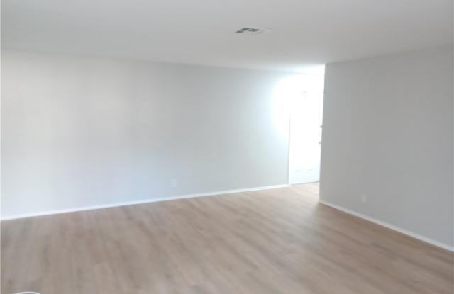 937 SE 23rd Place unit: 1-5