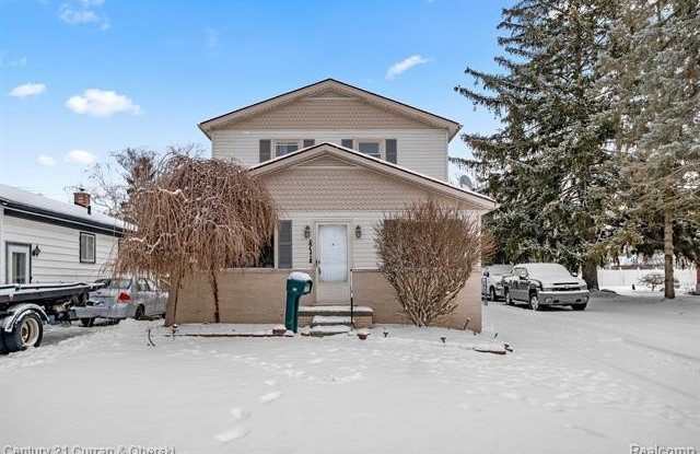 8054 ROBINDALE Avenue