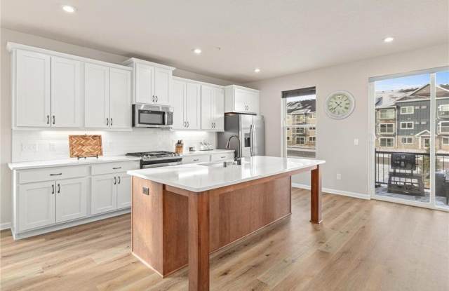 13565 Territorial Circle N