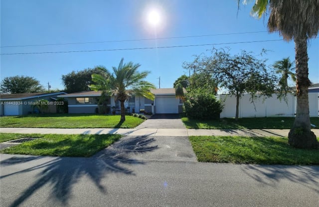 1123 SE 4th AVE - 1123 Southeast 4th Avenue, Deerfield Beach, FL 33441