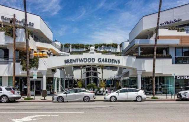 903 South Barrington Avenue