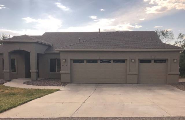 Four Bedroom Home w/3 Car Garage in Prescott