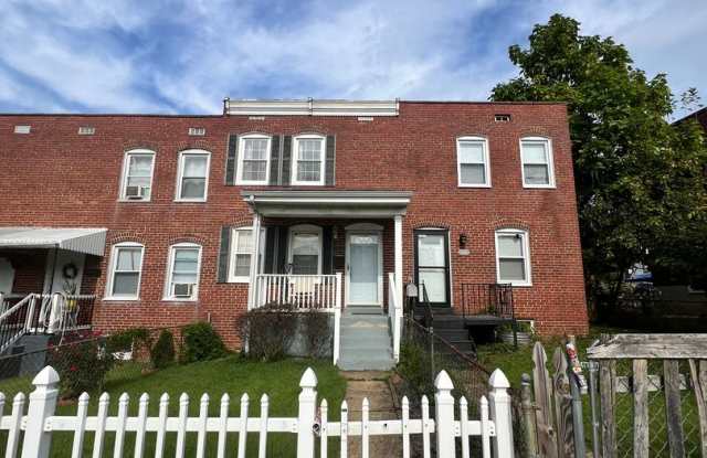 Photo of Charming 2 BR/1 BA Townhome in Brooklyn Park!