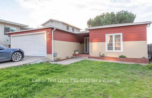 Nice 2 Bedroom, 1 Bath House, Pets OK - 4830 College Avenue, San Diego, CA 92115