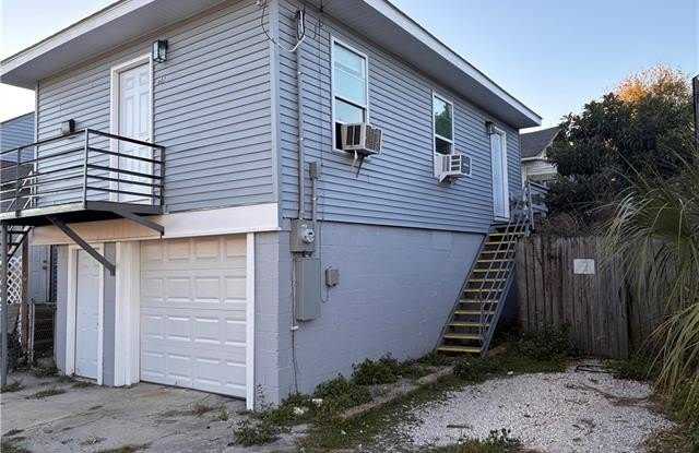 607 N SALCEDO STREET Street