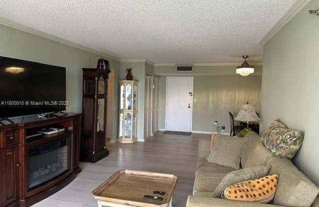 Photo of 210 174th St