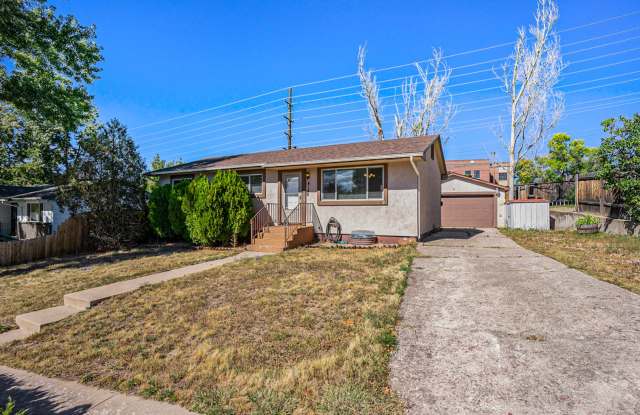 Great house near UCCS with 2x kitchen and 2x laundry!