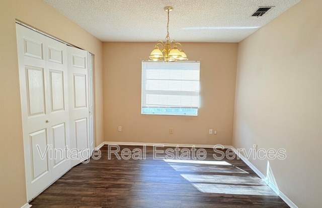 902 E Pine Ridge Cir.