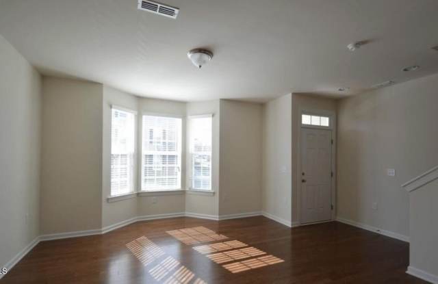 6038 Kentworth Drive