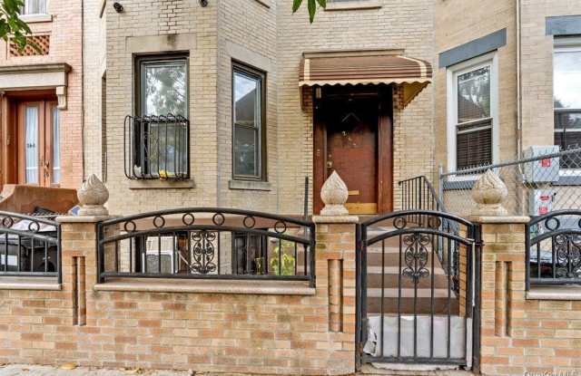 Photo of 262 E 23rd Street