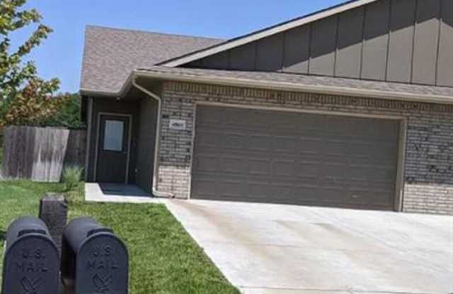 4863 North Hillside Court