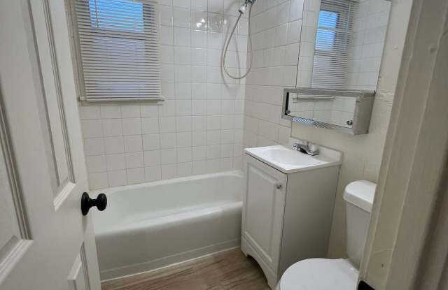 2 bedroom/ 1 bath