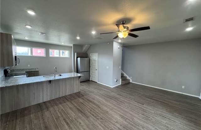 1666  S Razorback  RD