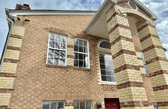 2015 S LINCOLN Street S