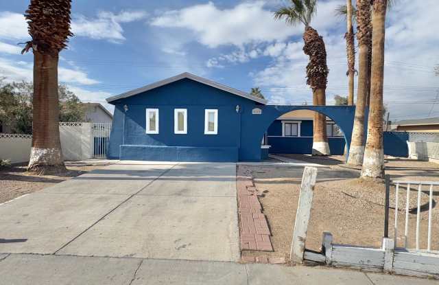 LOVELY 5 BEDROOM 2 BATHROOM HOME WITH A POOL AND NO HOA