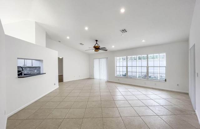 252 Moccasin Trail W